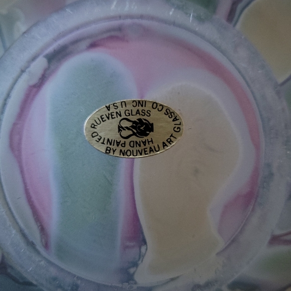 Pink Fluted Bowl-Rueven-Hand - Picture 7 of 11